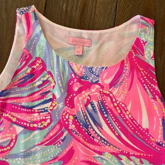 EUC Lilly Pulitzer SMALL Jackie shift dress in Oh My Guava print - Picture 2 of 3